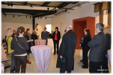 aufmerksam lauschten die Teilnehmer bei der hochinteressanten Führung zu